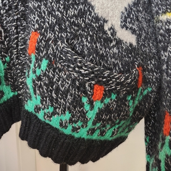 Bird Tulip Zipup Cowichan Cardigan - Picture 8 of 11